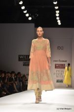 Model walk the ramp for Preeti Jhawar Show at Wills Lifestyle India Fashion Week 2012 day 4 on 9th Oct 2012 (39).JPG